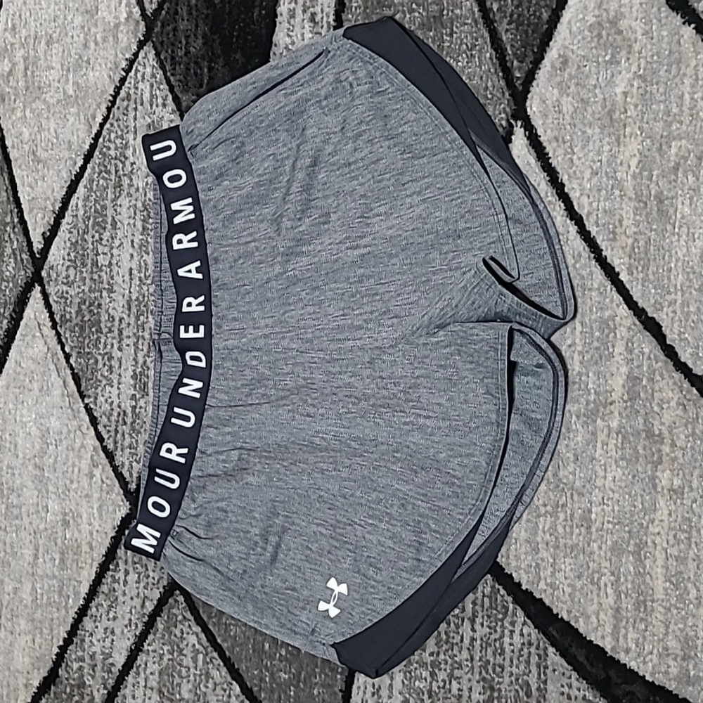 UNDER ARMOUR LOOSE-FIT HEATGEAR LOGO POCKETS ATHLETIC SHORTS